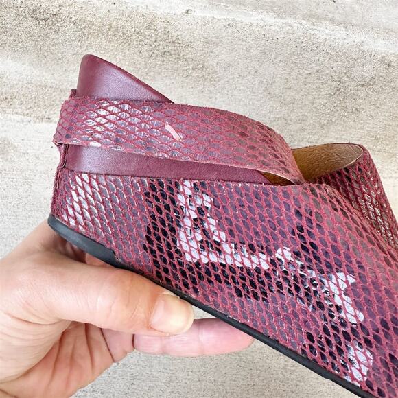 Tsubo Ovid Snake Print Wedge Platform Mules Size 8.5‎ Burgundy Purple Reptile - Picture 9 of 11